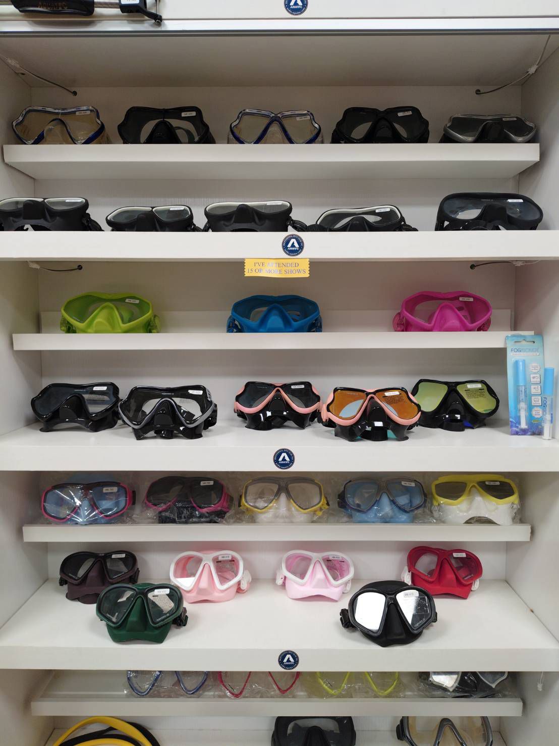 موجودی گسترده‌ای از لوازم غواصی برای زنجیره تأمین جهانی سریع